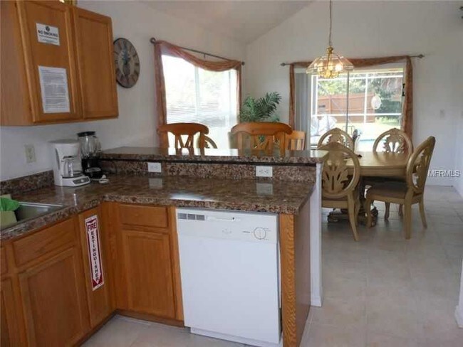 Building Photo - 105 Balmoral Ct