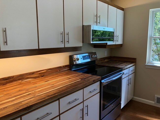 Foto del edificio - 1616 SW Harbor Way