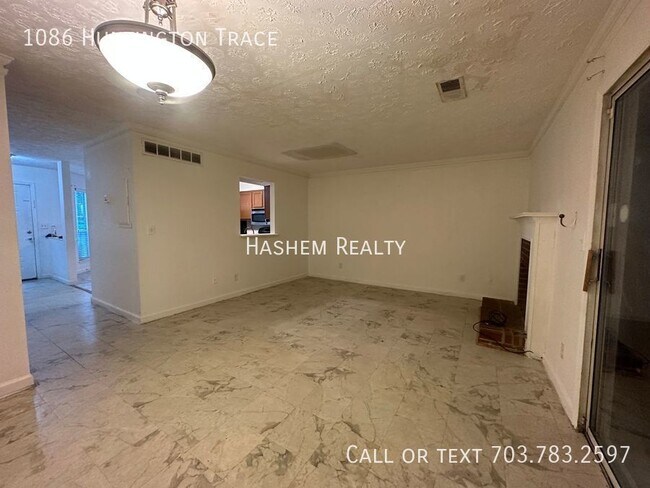 Foto del edificio - Spacious 4-Bedroom Gem: 1086 Huntington Tr...