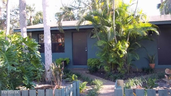 Foto del edificio - 2 br, 2 bath Apartment - 2563 NE Palm Ave