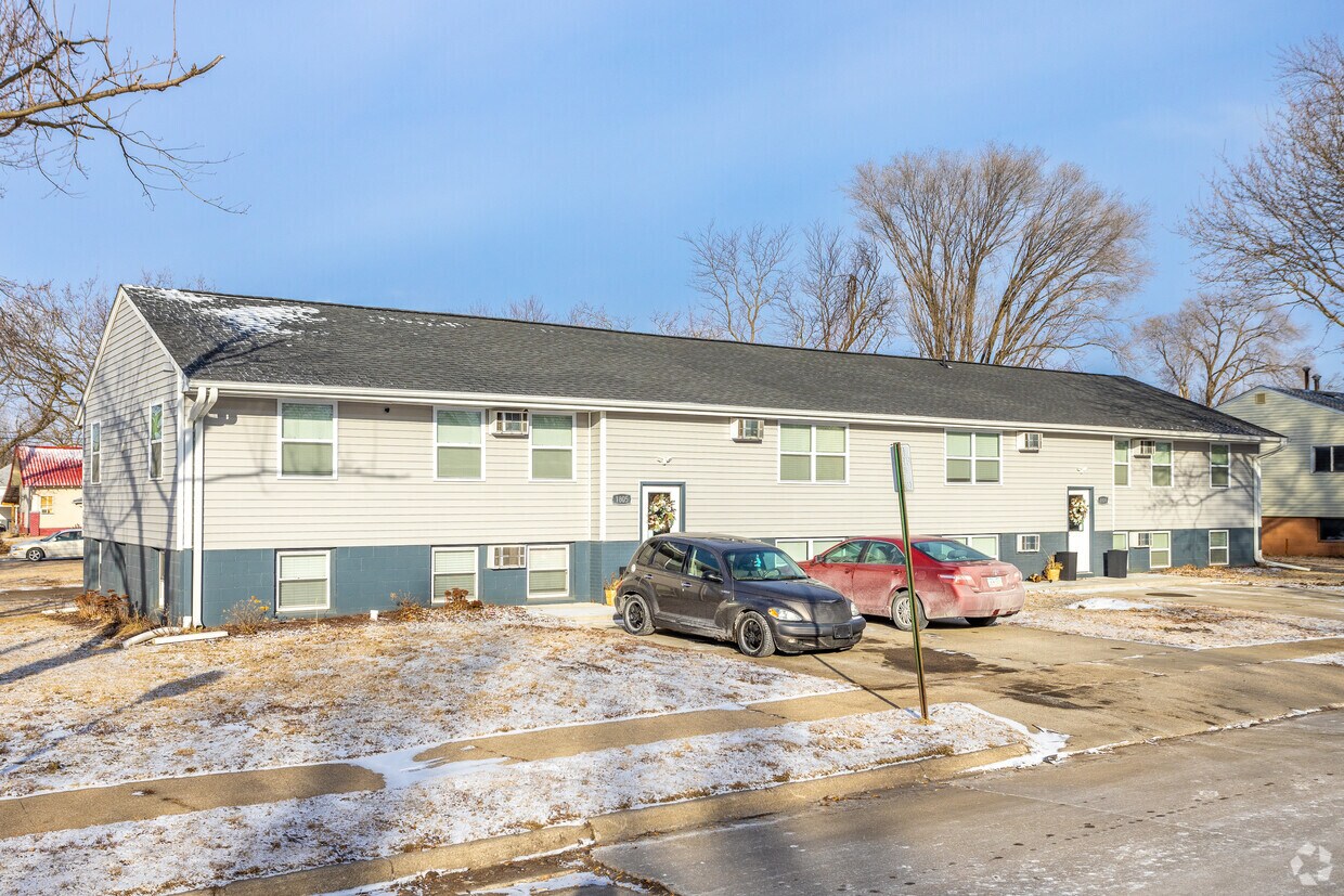 1805 W 4th St, Perry, IA 50220 Apartments in Perry, IA