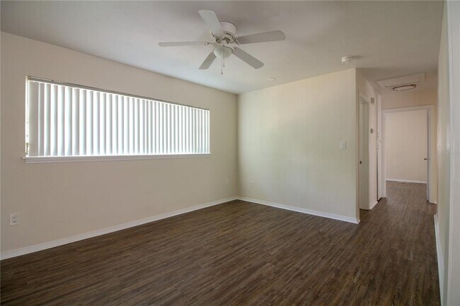 Foto del edificio - 549 Norfolk Cir