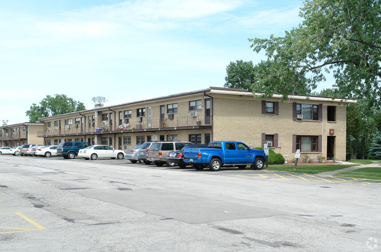 Primary Photo - 13 King Arthur Ct