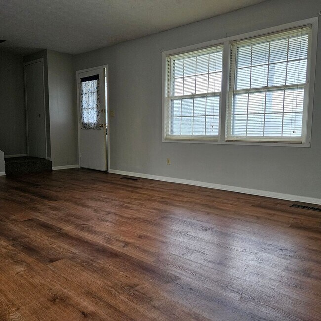 Foto del edificio - 1252 Colonial Drive, Ashland, Ohio - 3 bed...