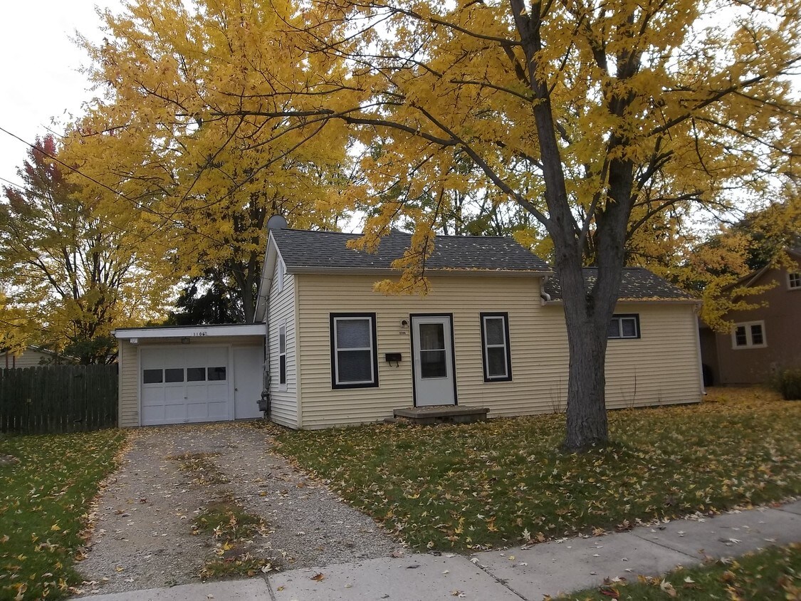 1106 Crosslanes St, Mount Pleasant, MI 48858 House Rental in Mount