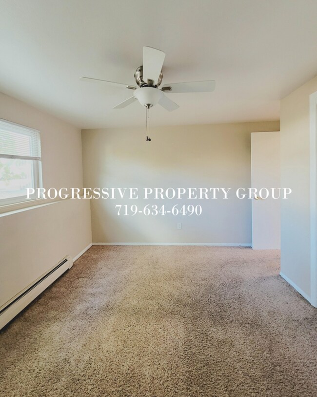 Building Photo - Fully Renovated 2 bed 1 bath apartment Clo...
