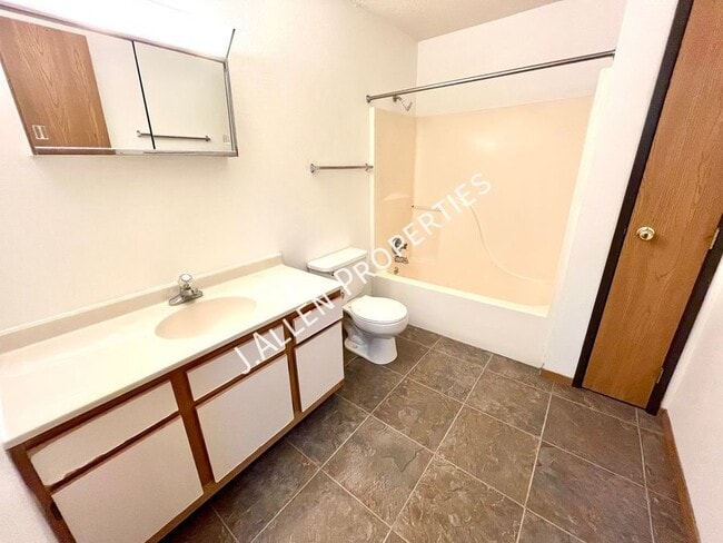 Building Photo - Spacious, Affordable 1 Bed