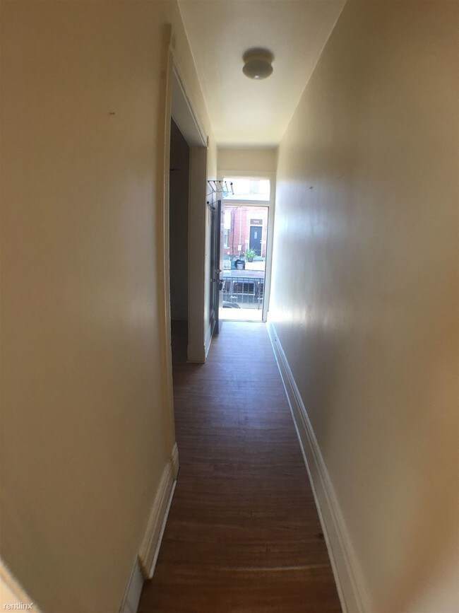 Building Photo - 5840 Pierce St