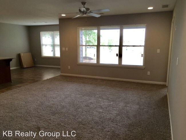 Building Photo - 2 br, 2 bath House - 527 SE Maple Dr
