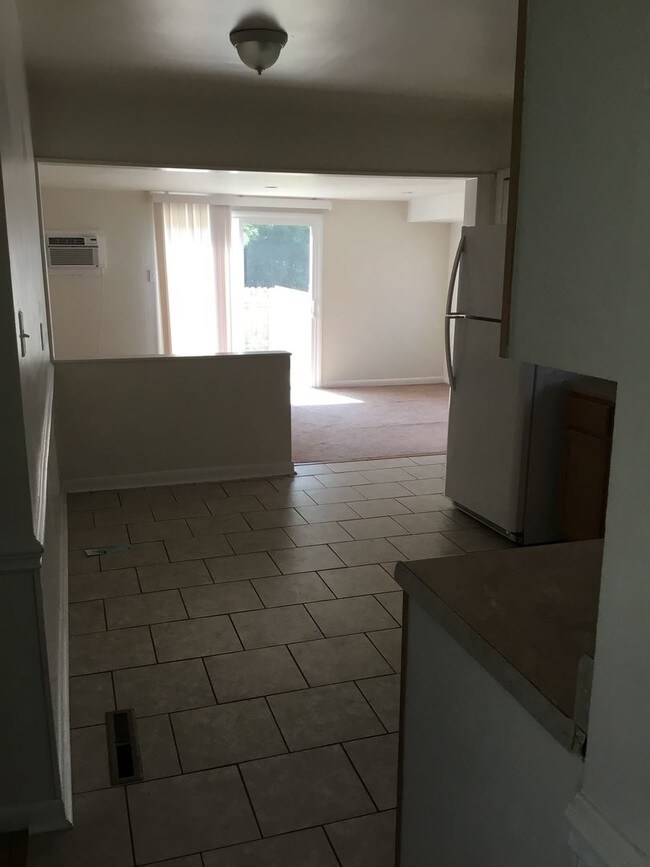 Building Photo - 4 br, 1 bath House - 520 Kellam Rd
