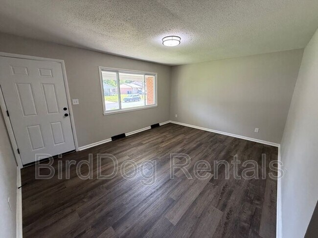 Foto del edificio - 4845 Downing Dr