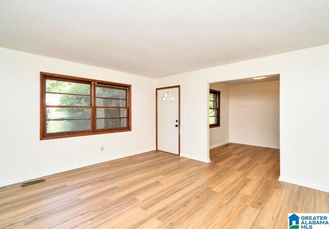 Foto del edificio - 1321 Hatfield Ln
