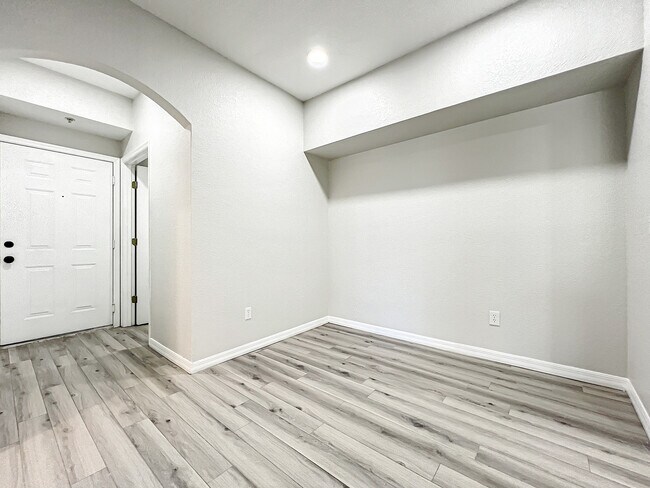 Building Photo - 822 Camargo Way