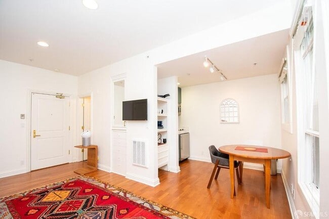 Photo - 725 Pine St Apartment