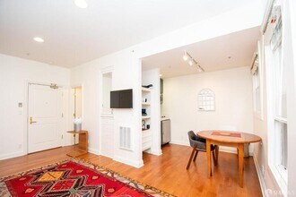 Building Photo - 725 Pine St