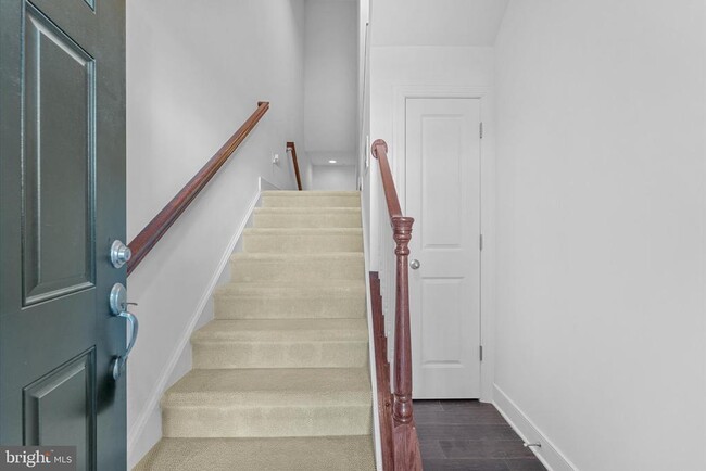 Building Photo - 44027 Etna Terrace