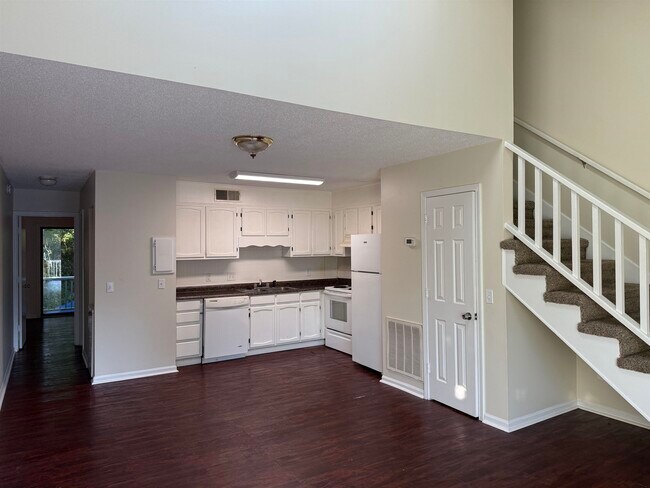 Foto del edificio - 411 Cambridge Cir