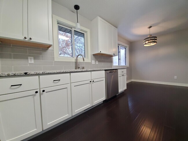 Building Photo - 304 8th Ave NW