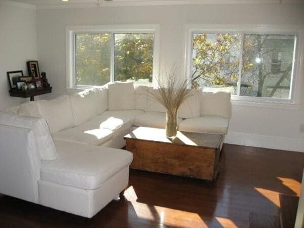 Building Photo - 532 E 8th St