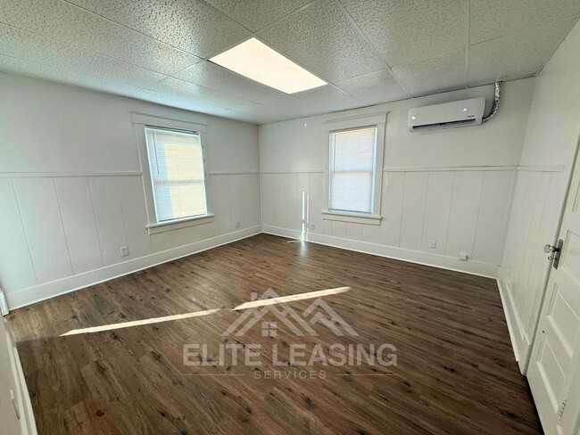Building Photo - 1500 SW Van Buren St