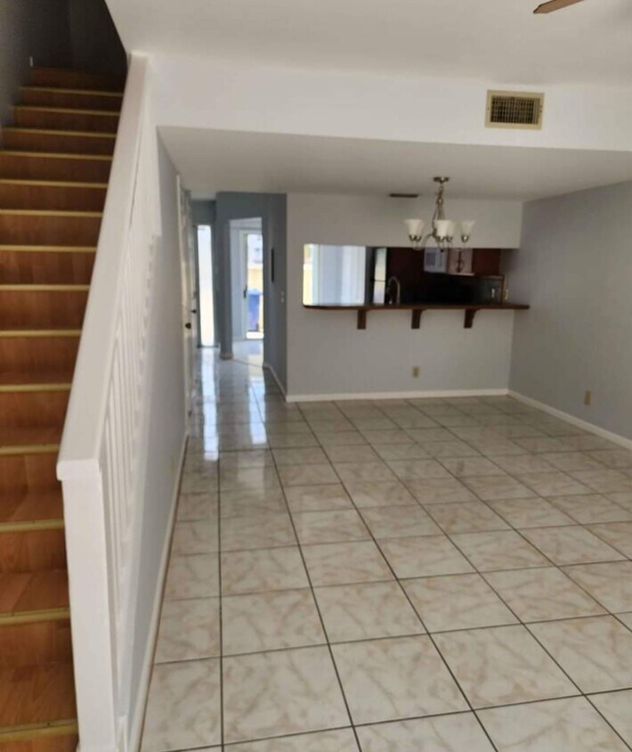 Foto principal - 6367 Riverwalk Ln