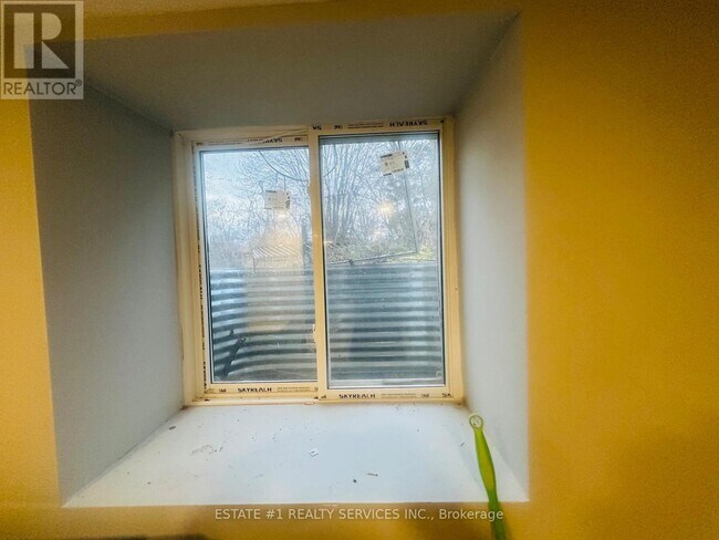 Photo du bâtiment - 176 Kenneth Ave