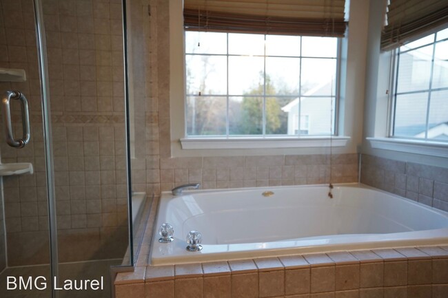 Building Photo - 4 br, 2.5 bath House - 11407 Homestead Dr