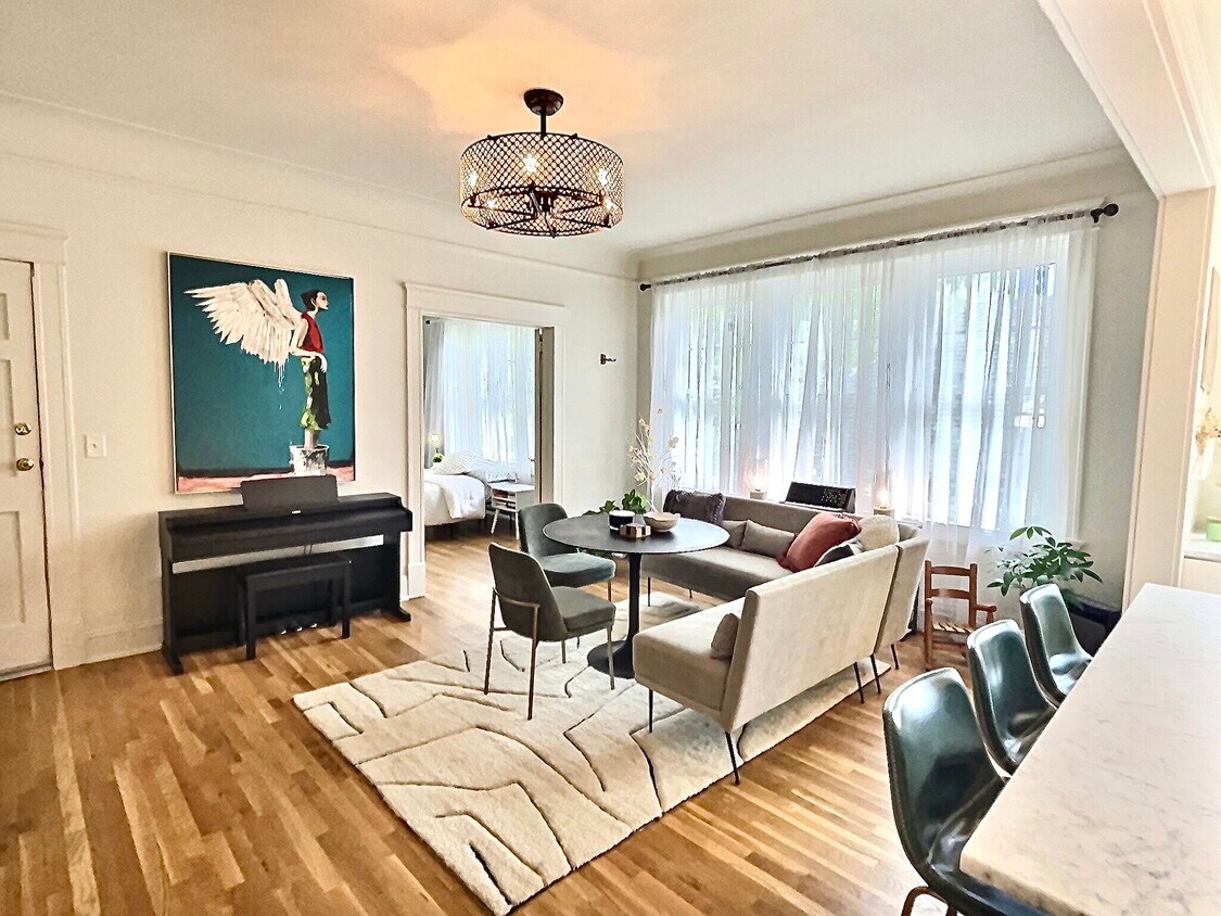 Foto principal - 301 10th St NE