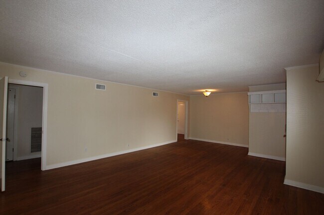 Foto del edificio - Coming Soon! Beautiful 4 Bedroom, 2 Bathro...