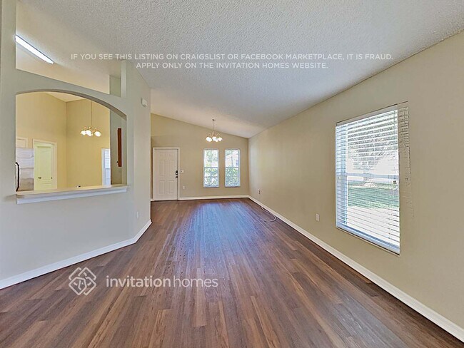 Foto del edificio - 92 Spring Glen Dr