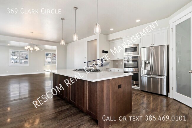 Foto del edificio - 369 Clark Cir