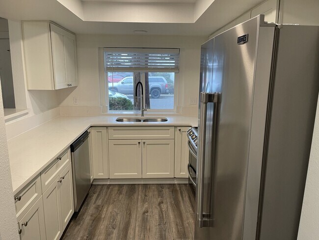 Foto del edificio - 4292 Meadowbrook Ct NE