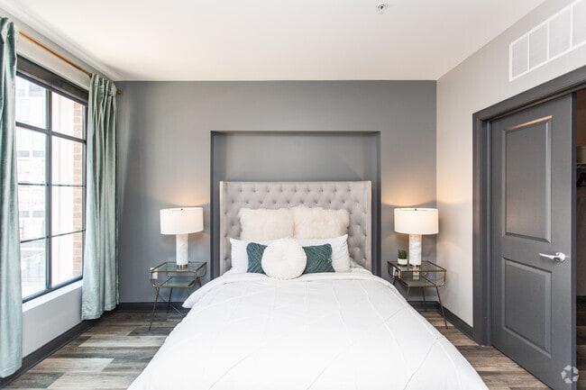 1BR, 1BA - 694 SF - LC RiverSouth