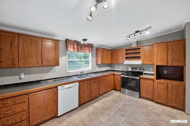 Foto del edificio - 2664 Flat Rock Rd