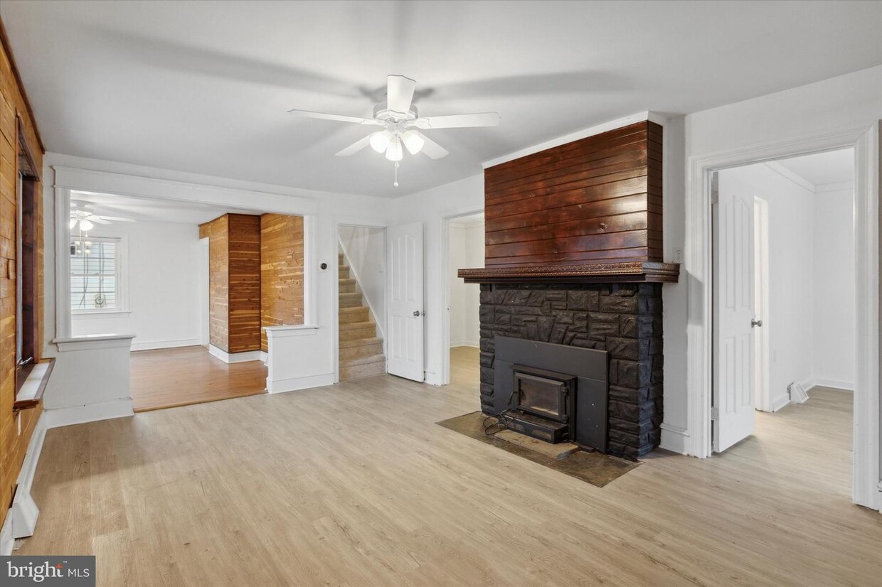 Primary Photo - 3907 Dennison Ave