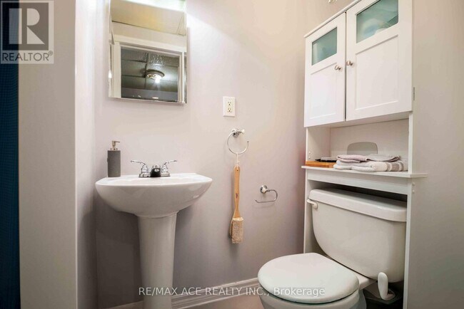 Photo du bâtiment - 401-401 Wentworth St W