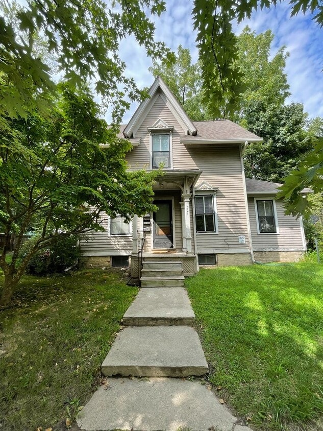 Primary Photo - 321 E Cross St