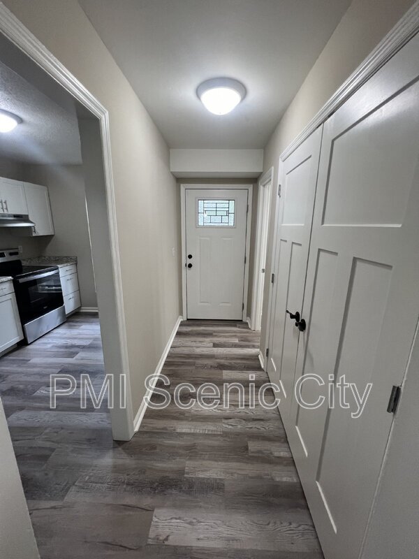 Foto del edificio - 1430 Stratton Pl Dr