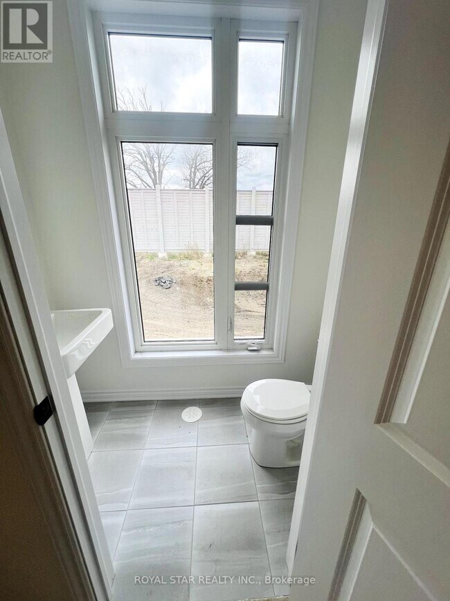 Building Photo - 103 Inverary Cres
