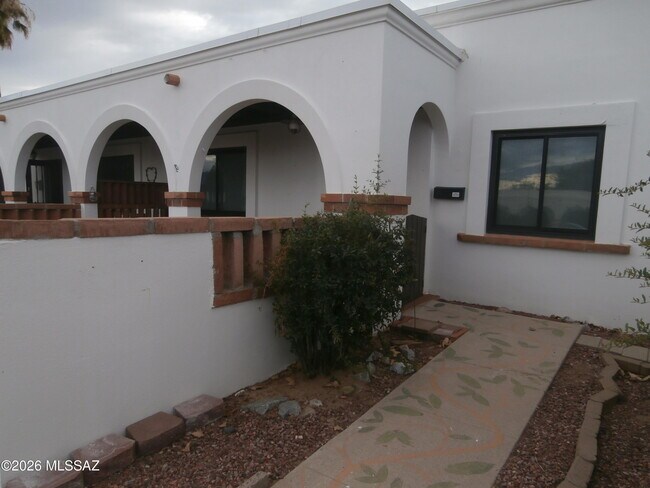 Foto del edificio - 248 S Paseo Lobo