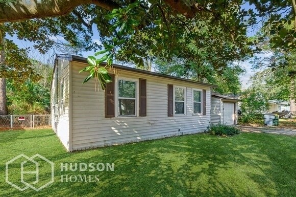 Building Photo - NOW AVAILABLE! - 6 Ferry Road NE, Fort Wal...