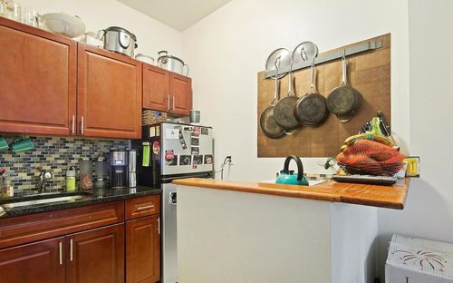 Foto del edificio - 274 E 10th St