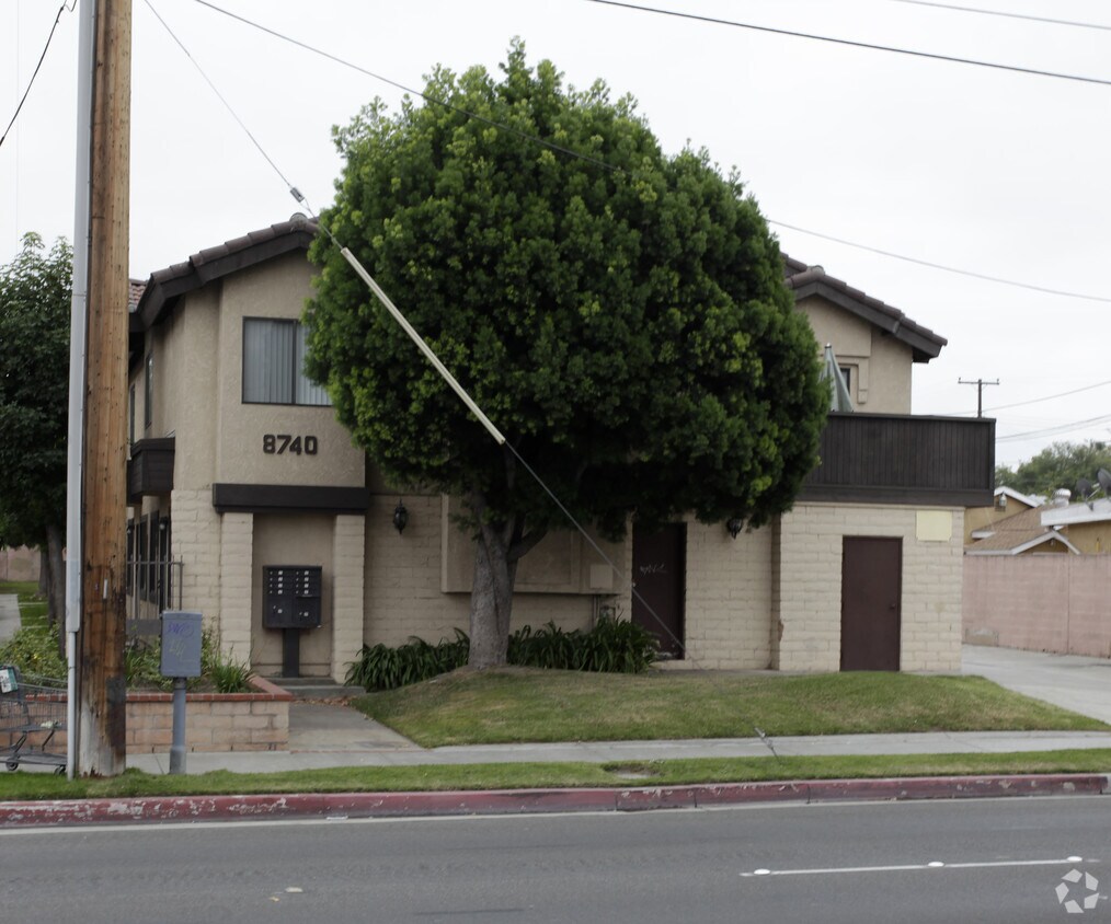 Foto del edificio - 8740 Valley View St