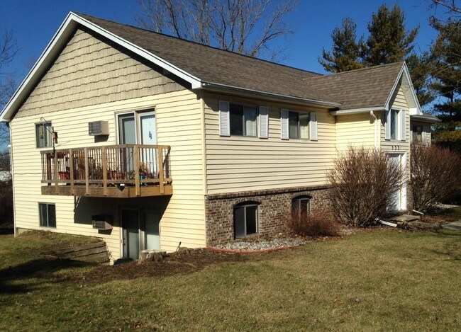 Foto del edificio - 533 Stone Ridge Dr