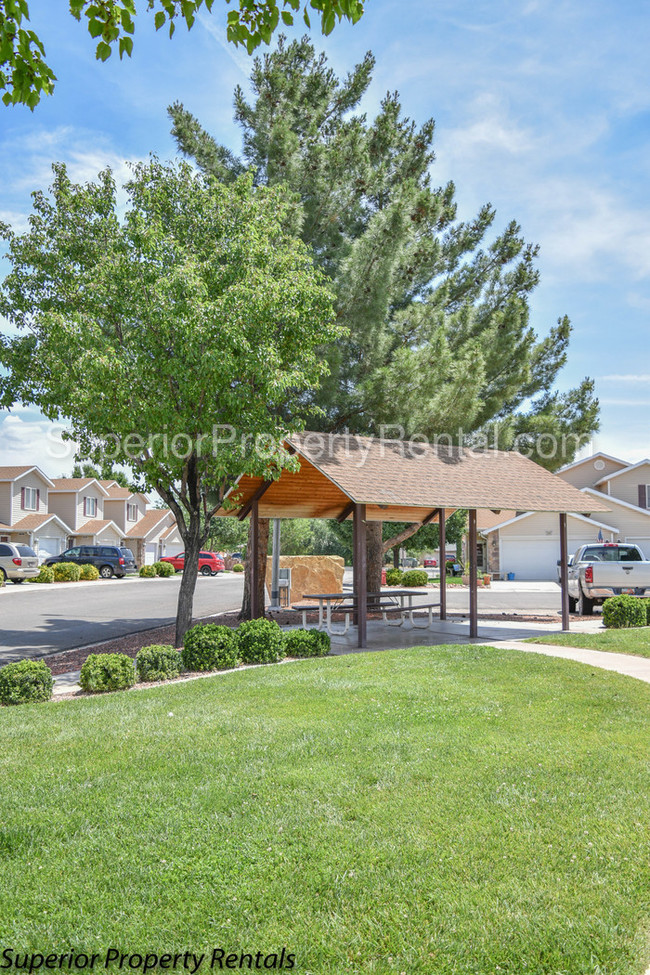 Building Photo - 1067 N 200 W