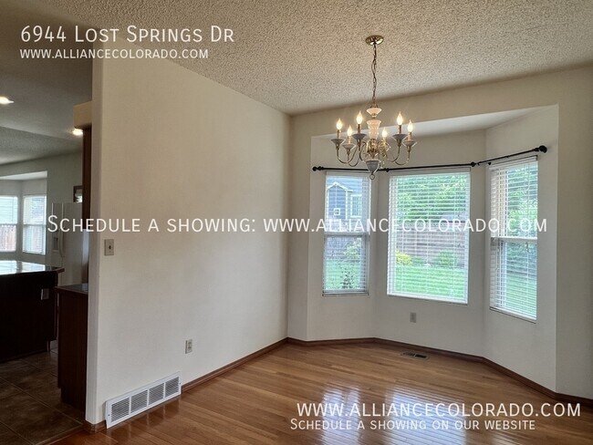 Foto del edificio - 6944 Lost Springs Dr