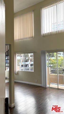 Building Photo - 701 S Kingsley Dr