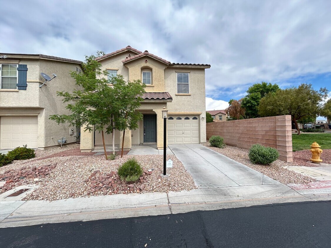 Primary Photo - 3 Bedroom 2.5 Bathroom Silverado Ranch Home!