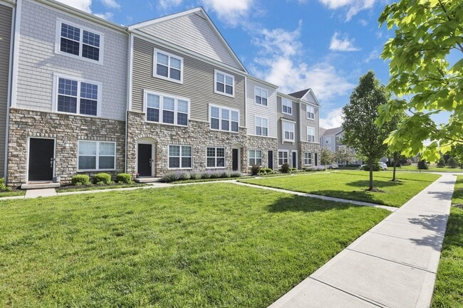 Building Photo - 483 Autumn Ridge Cir