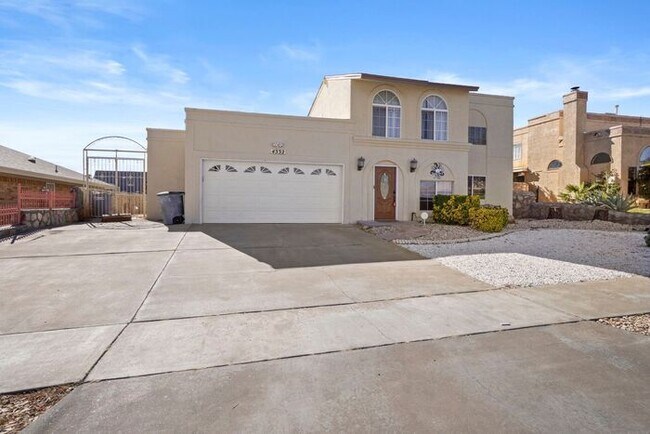 Foto del edificio - Beautiful, CARPET FREE - 2 Story Home with Refrigerated Air - Two Year Lease Required